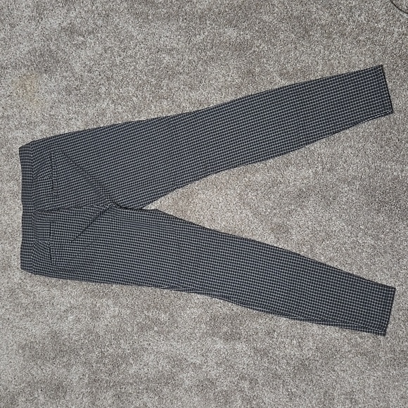 Simply Vera skinny plaid pull on pants in medium - Picture 2 of 10